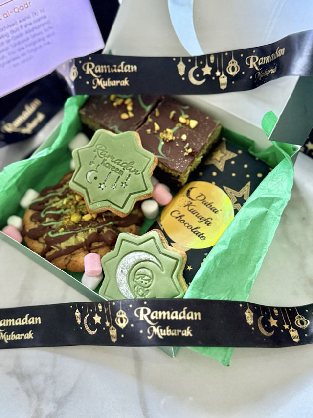 Ramadan Eid Dubai Pistachio Kunafa Chocolate, Kunafa Brownies, Kunafa Chunky chocolate chip Cookies, Biscuits 