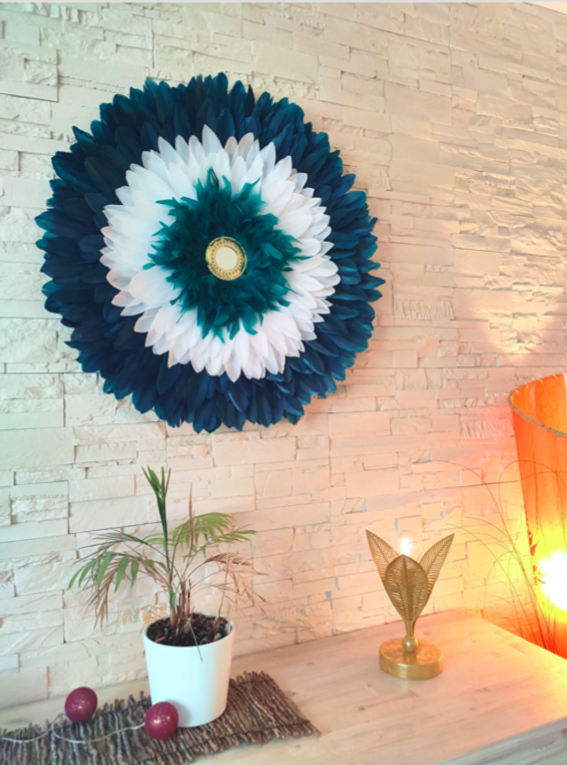 Jujuhat plumes bleues blanches et miroir marocain en laiton doré