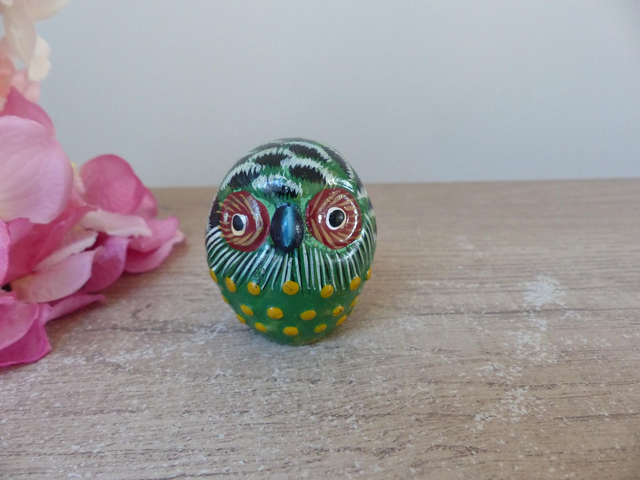 Figurine miniature chouette en plâtre peinte main vintage, chouette ovale verte cadeau porte bonheur, chouette décoration maison campagne
