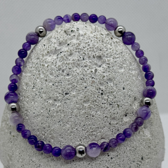 Bracelet en améthyste chevron – jeu de formes &amp; équilibre