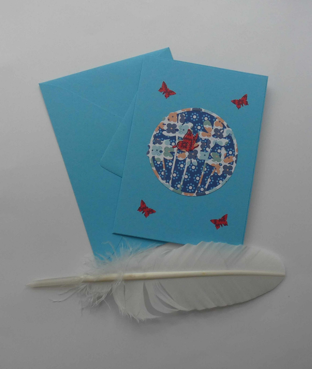 Les jolies fleurs et les papillons