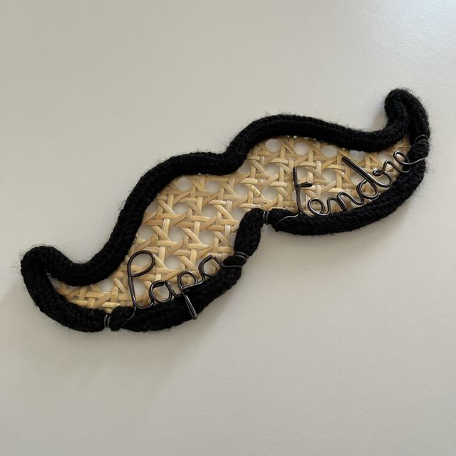 Moustache en tricotin 