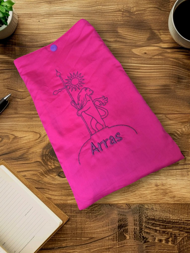 Pochette livre rose lion d'Arras