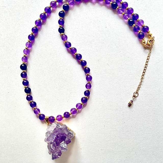 C34 - Collier perles améthyste et pendentif améthyste 