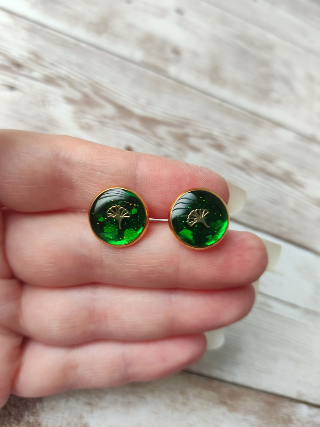 Boucles d&#039;oreilles puces vert émeraude 1.4 cm
