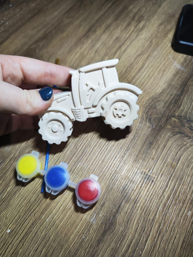 Paint your own tractor medium
