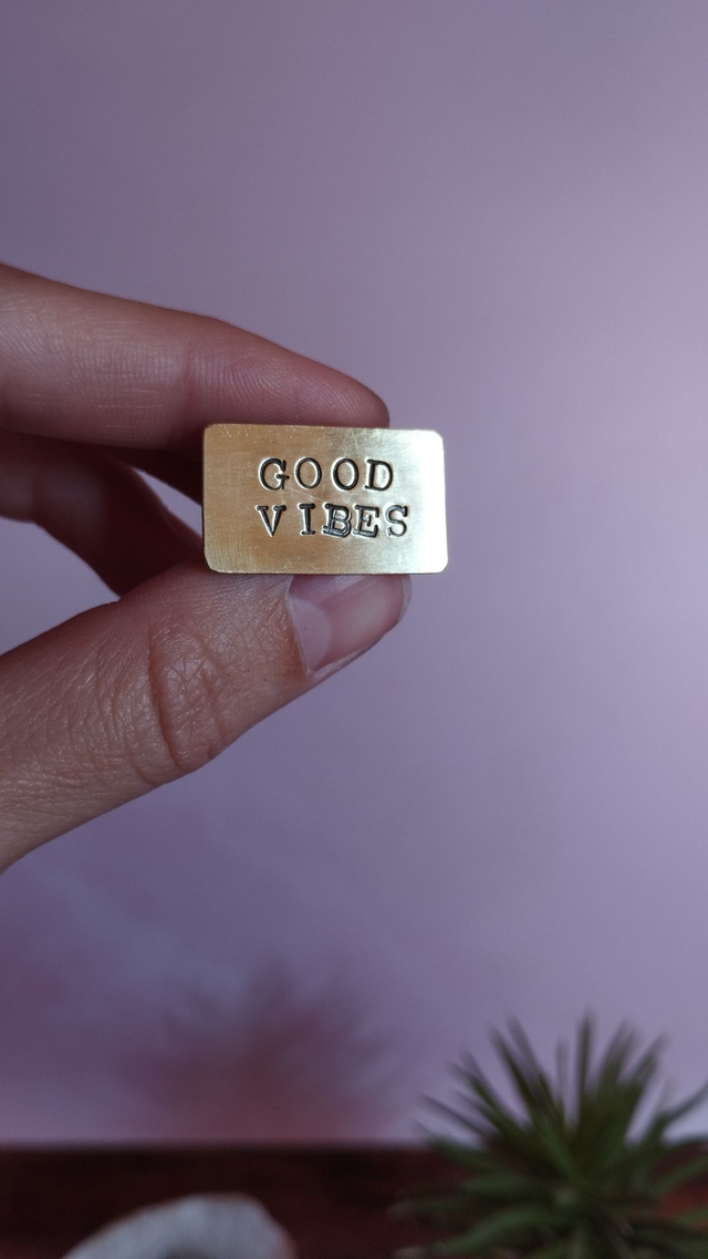 Pin&#039;s &quot;Good vives&quot;