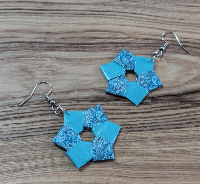 Boucles d'oreilles origami.
