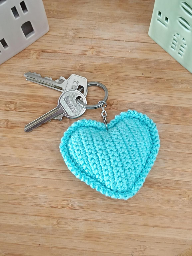 Porte-clés LOVE en crochet - Cyan
