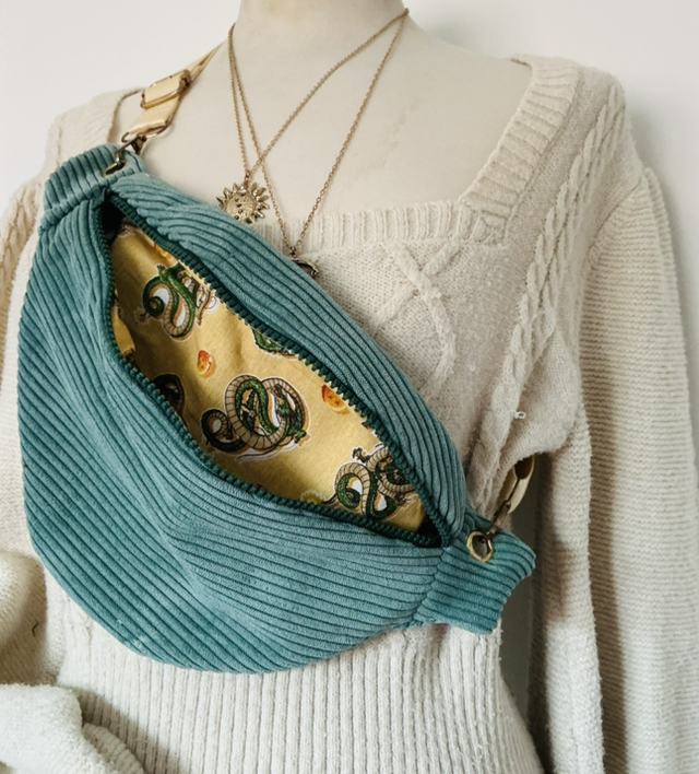 Sac banane velours côtelé modèle « Dragon Ball »