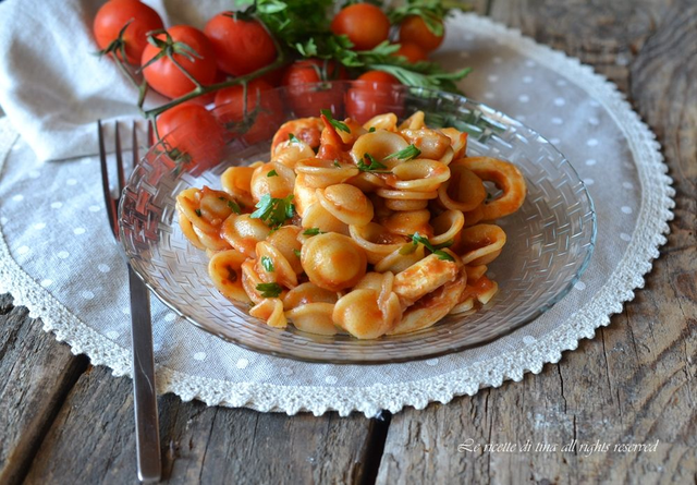 orecchiette con seppie e pomodori datterini 