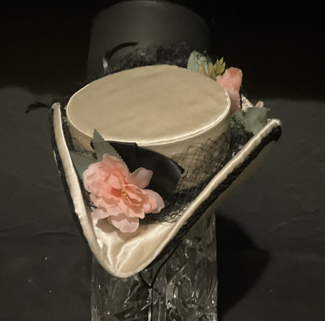 Mini Tricorn percher ( creme&amp;black)