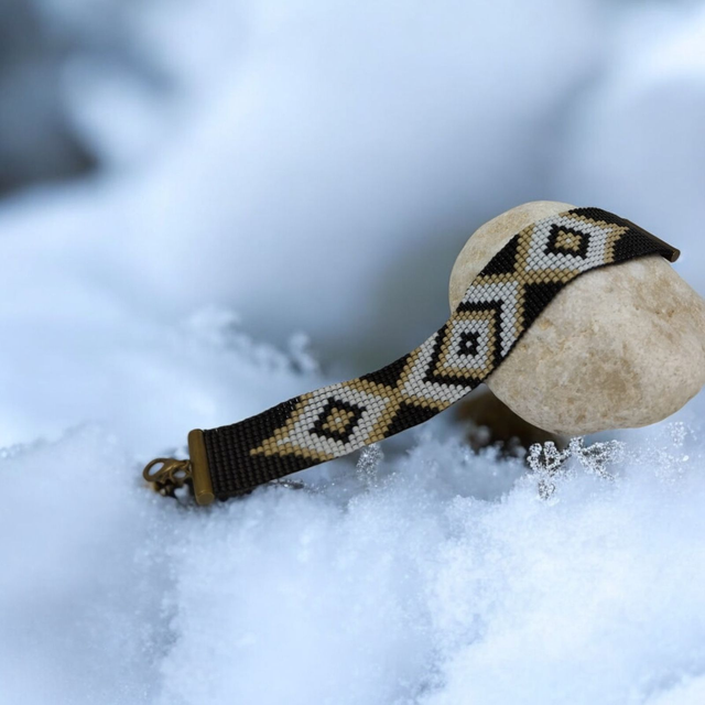 Bracelet noir, blanc et beige