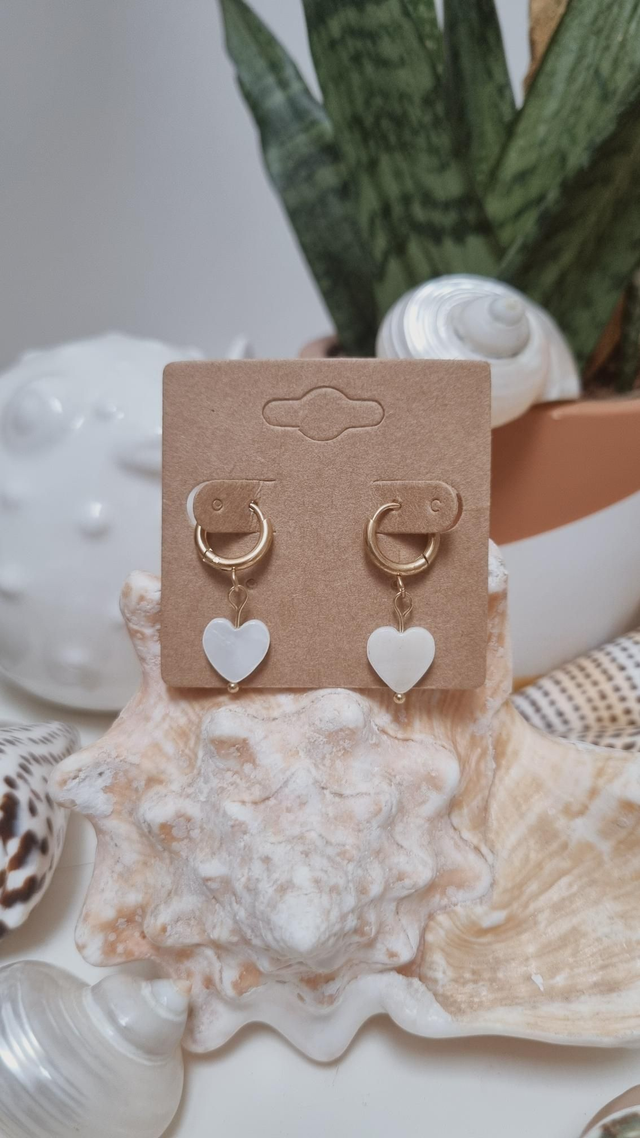 Boucles d'oreilles coeur blanc nacre