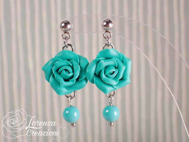 Orecchini pendenti rose verde acqua con perlina