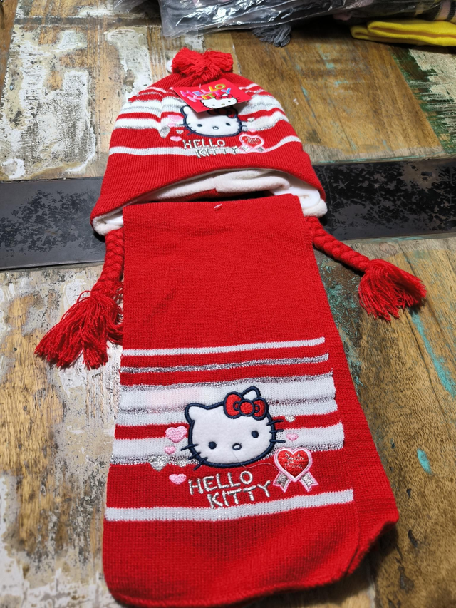 ENSEMBLE CHAPKA ET ÉCHARPE HELLO KITTY 