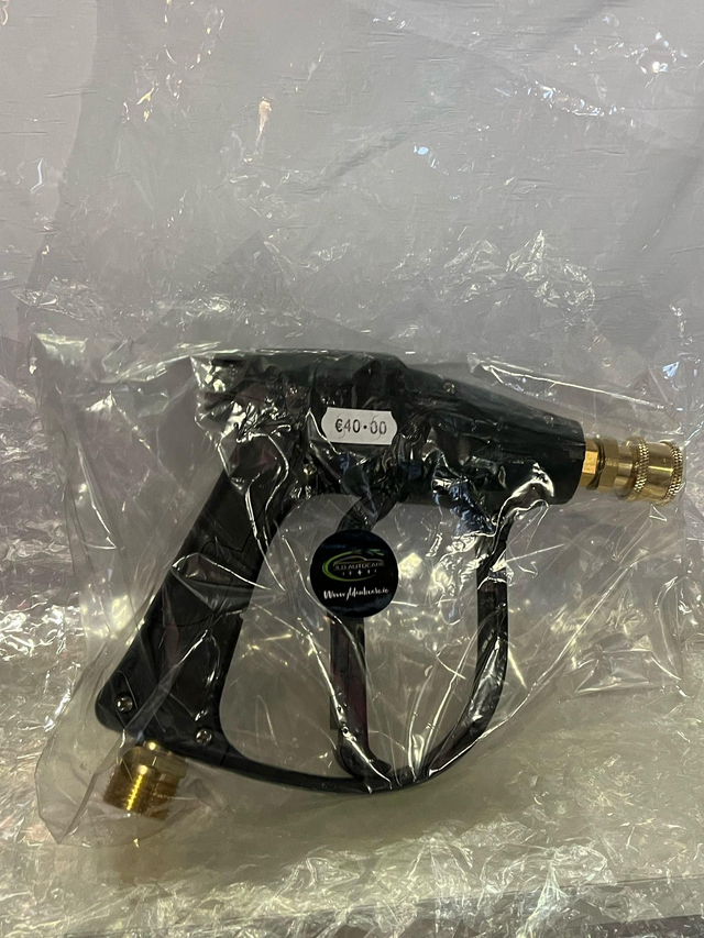 Quick release stubby gun