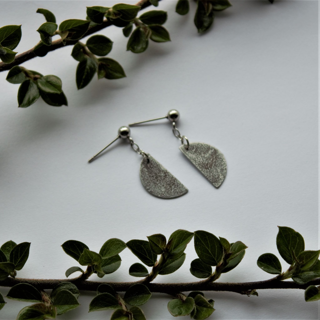 Half moon aluminium studs