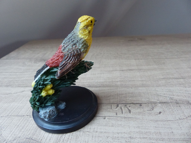 Le Bruant Jaune - Oiseau Décoratif en Résine Peint Main - Collection Country Bird - Vintage Figurine d’Oiseau Champêtre - Décoration Nature