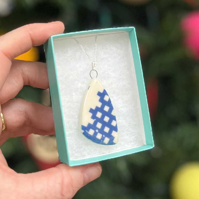 Large drop-stone pendant necklace