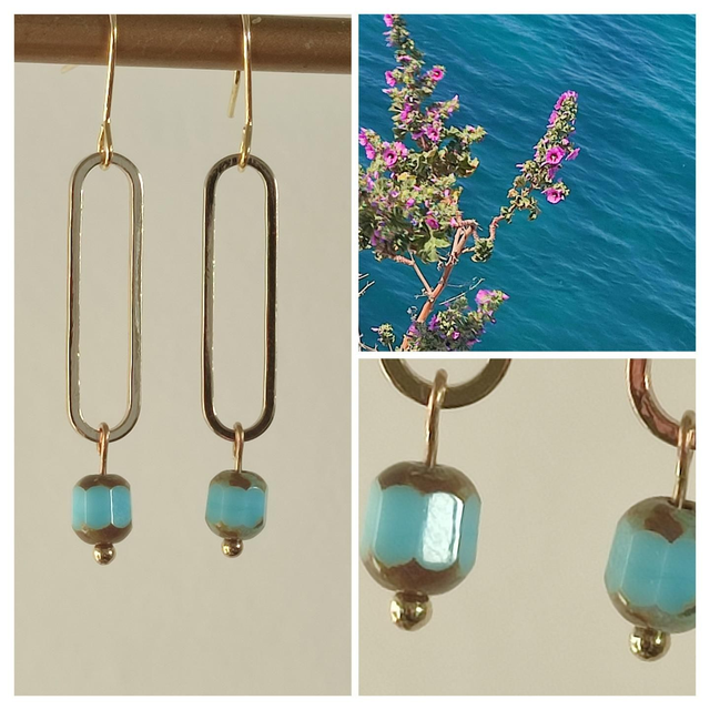 Z-Boucles d&#039;oreilles aux jolis reflets de bleu et or pour ces perles de verre, acier inoxydable doré -sans nickel 