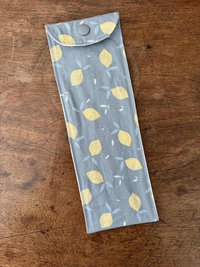 Étui à brosse à dents / ou à couverts