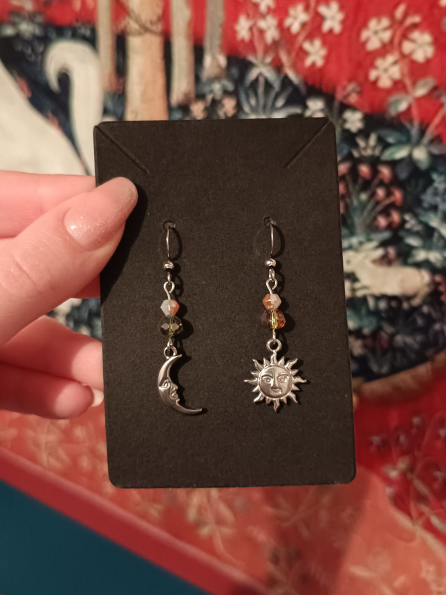 Boucles d'oreilles pendantes soleil et lune
