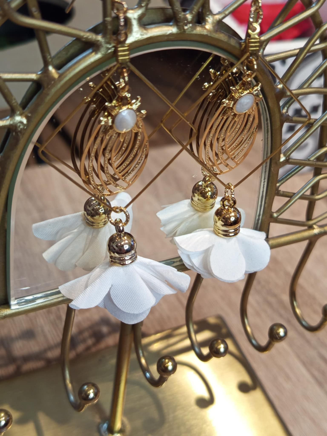 Boucles d&#039;oreilles lustre Safed Phool