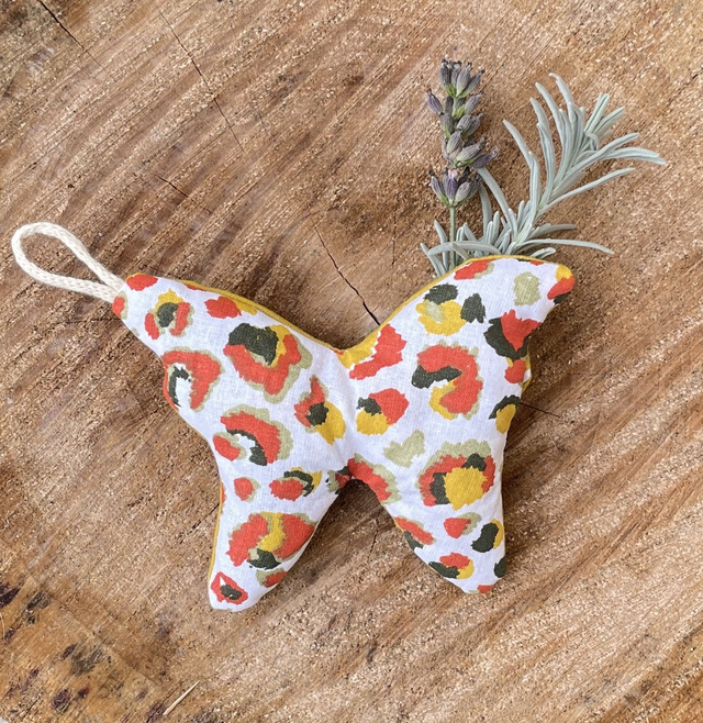 Pochons de lavande en forme de chat ou papillon. Bien-être naturel et décoratif