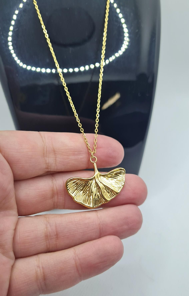 Collier en acier inoxydable or avec "Ginkgo" 