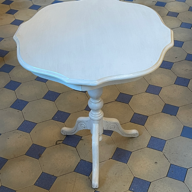 Weißer Tisch / Beistelltisch Medallion Tisch