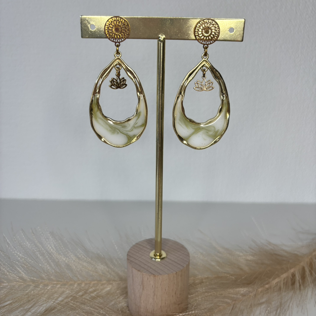 Boucles d’oreilles vert et blanc marbré