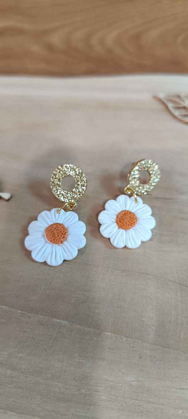 Boucles d&#039;oreilles - Marguerites pendantes 