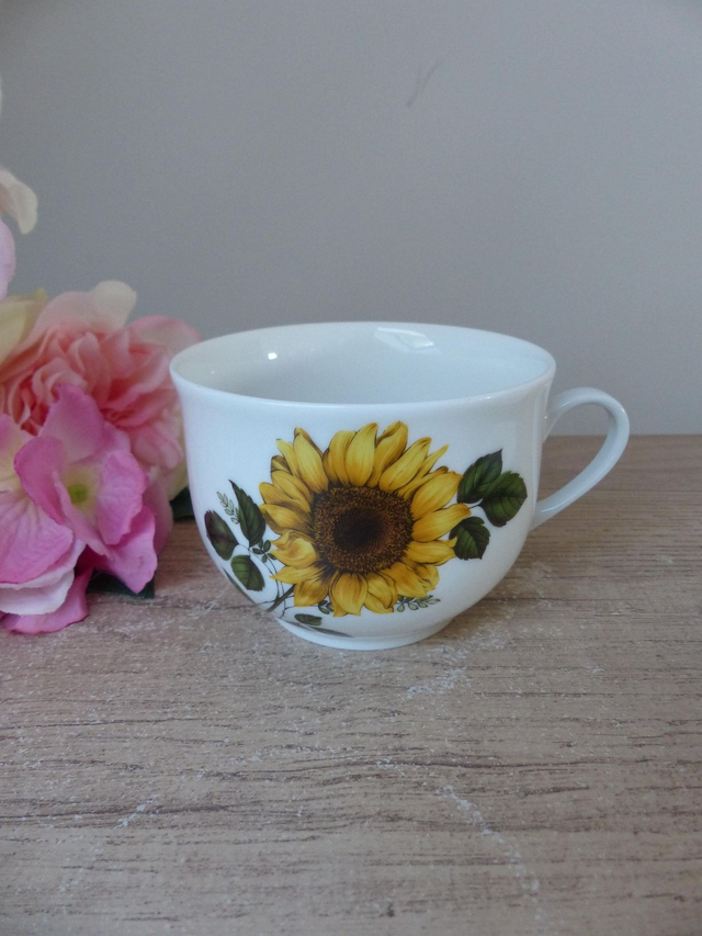 Ensemble tasse et soucoupe en porcelaine de Sologne – Décor tournesol – Fabriqué en France – Cadeau pour maman ou décoration maison campagne