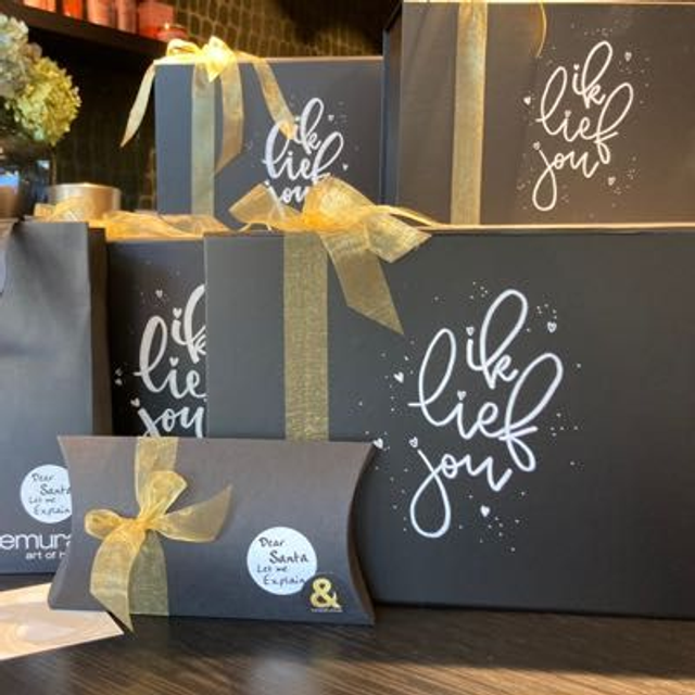 Liefde In Een Doos, Hand Geïllustreerd