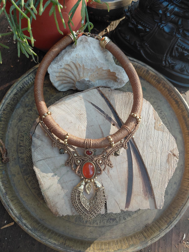 Torque collier cornaline