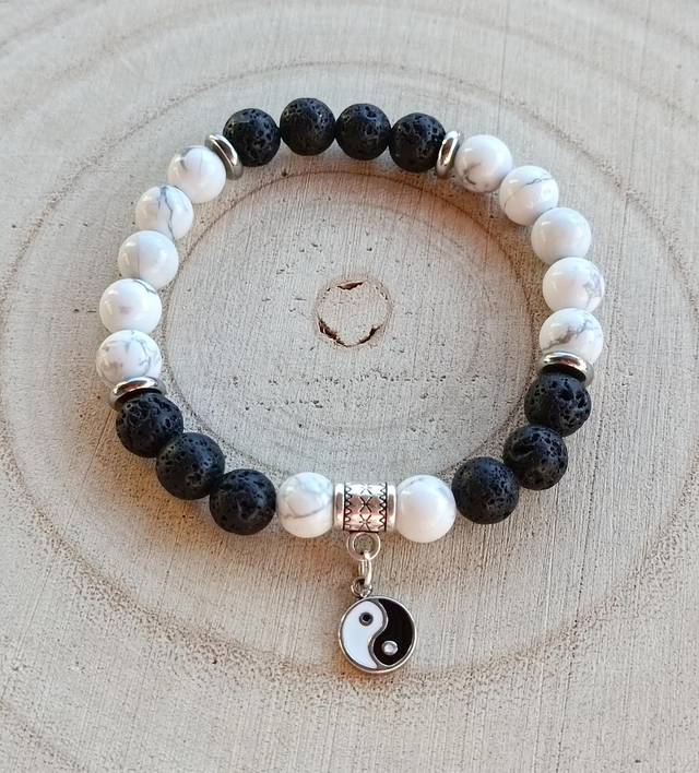 Howlite et Pierre de Lave