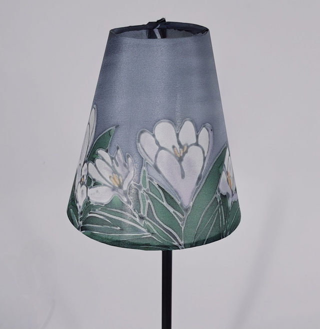 Crocus mini cone shade  