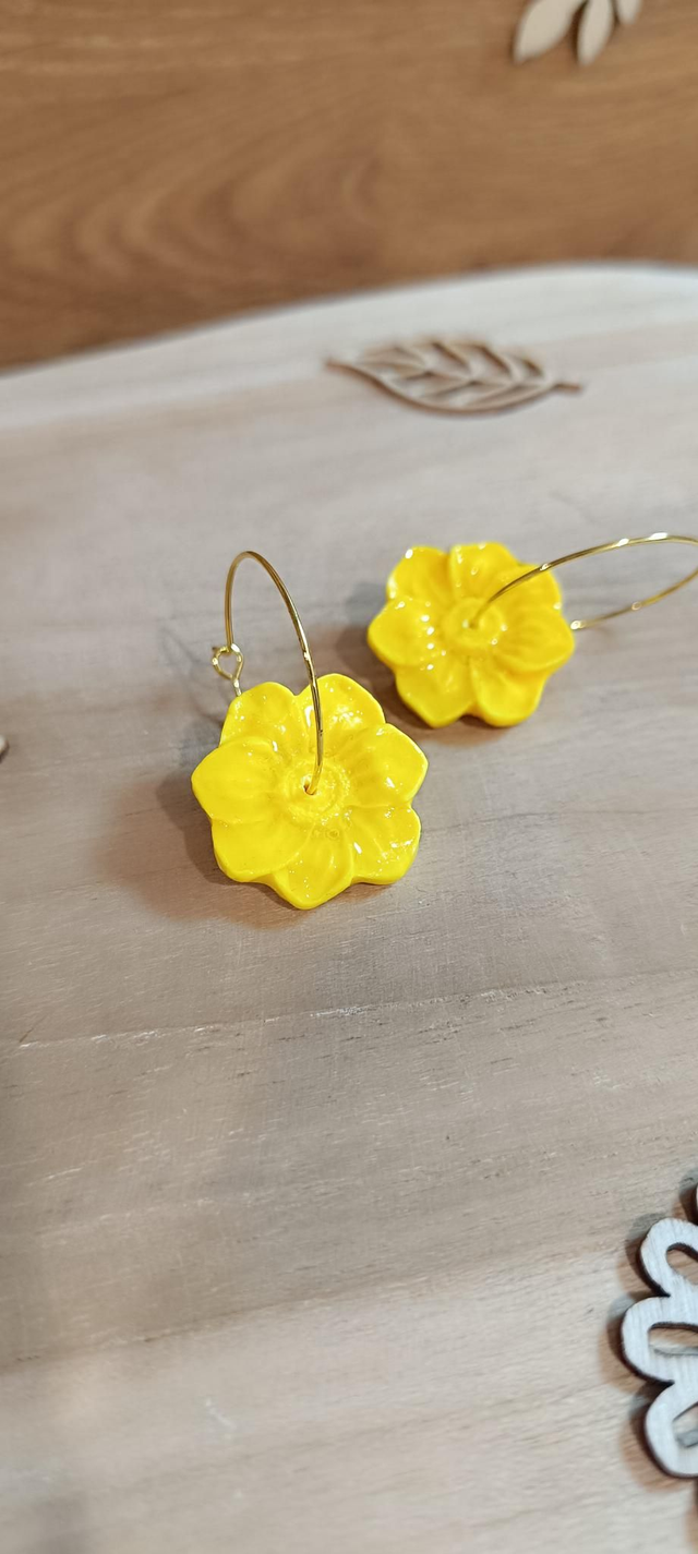Boucles d&#039;oreilles - Fleur jaune 