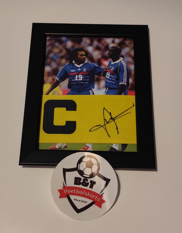 Gesigneerde aanvoerdersband Christian Karembeu