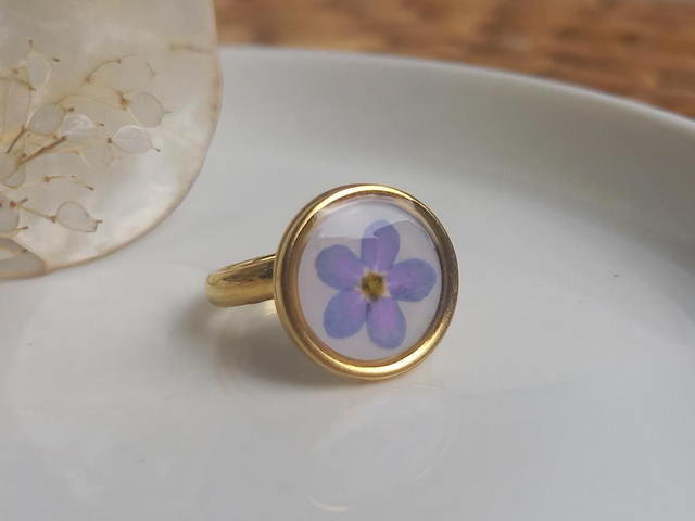 Bague dorée ◦ Fleur de Myosotis