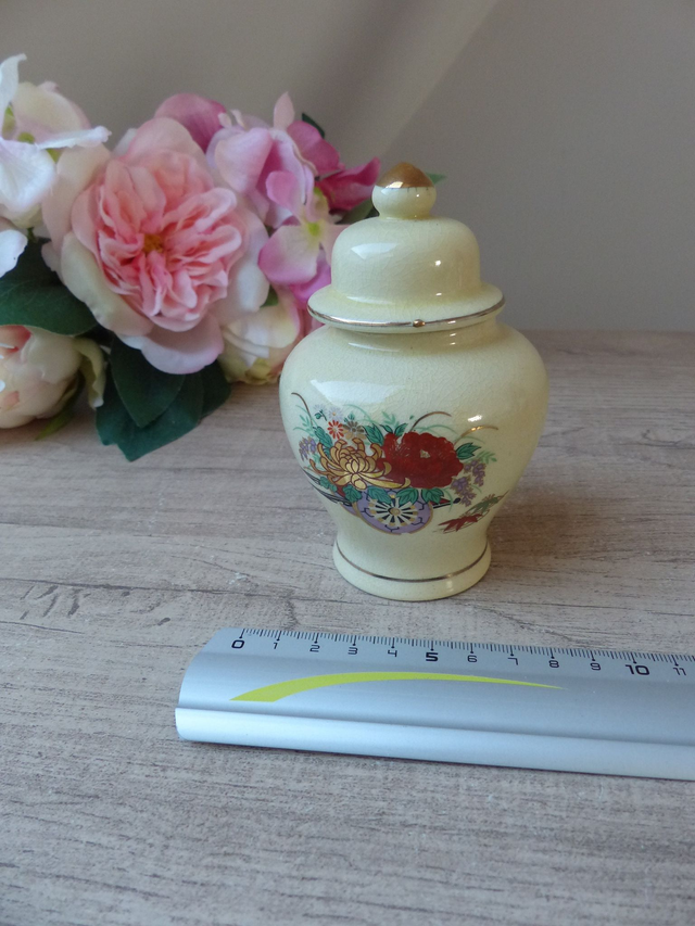 Petit pot à gingembre japonais en porcelaine, pot à gingembre oriental avec couvercle, pot à épices du Japon, ginger jar home decor