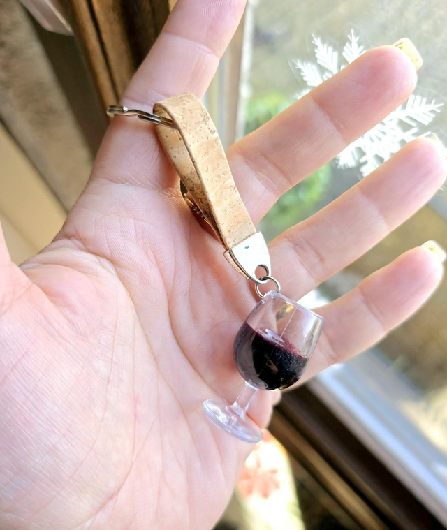 Porte-clés "Cheers" en cordon de liège naturel plat