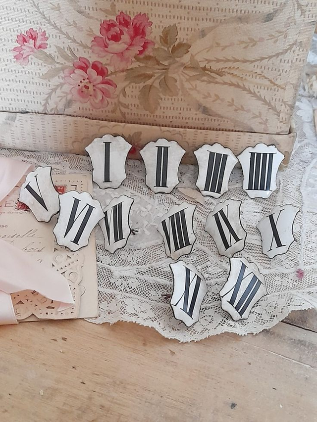 Lot de 12 grandes cartouches émaillées