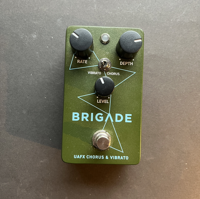 Universal Audio UAFX Brigade – Lush 70s Boss CE-1 Style Chorus & Vibrato | Andy Summers / Prince / Frusciante Vibes (with Original Box & Manual)