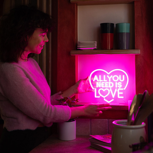 Lampada Led Effetto Neon - All You Need is Love - It's a Sign