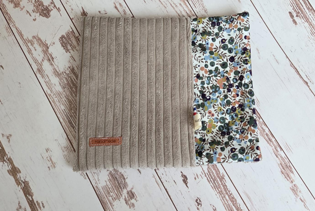 Pochette à livre, velours beige