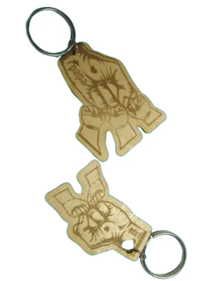 Porte-clés en bois gravé – "Papa" CléEmotion – Un porte-clés sentimental et unique.