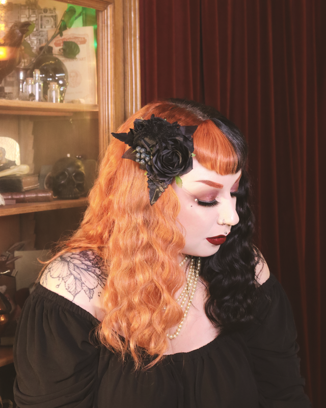 Hairflowers • L • Black spider