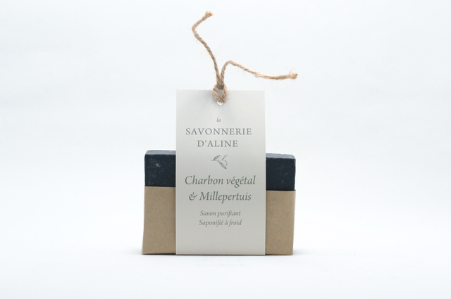 Savon au charbon et millepertuis
